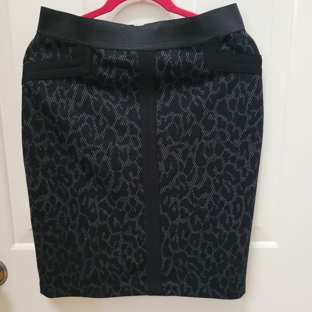 Studio Point Skirt Black and Gray